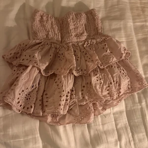 Ljusrosa volangkjol - Super söt volangkjol från met me there som inte har kommit till användning💞💞