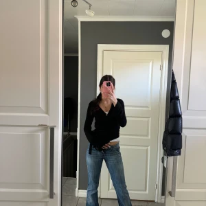 Low waist jeans  - Super snygga men passar tyvärr inte mig, skulle säga att strl är xs 