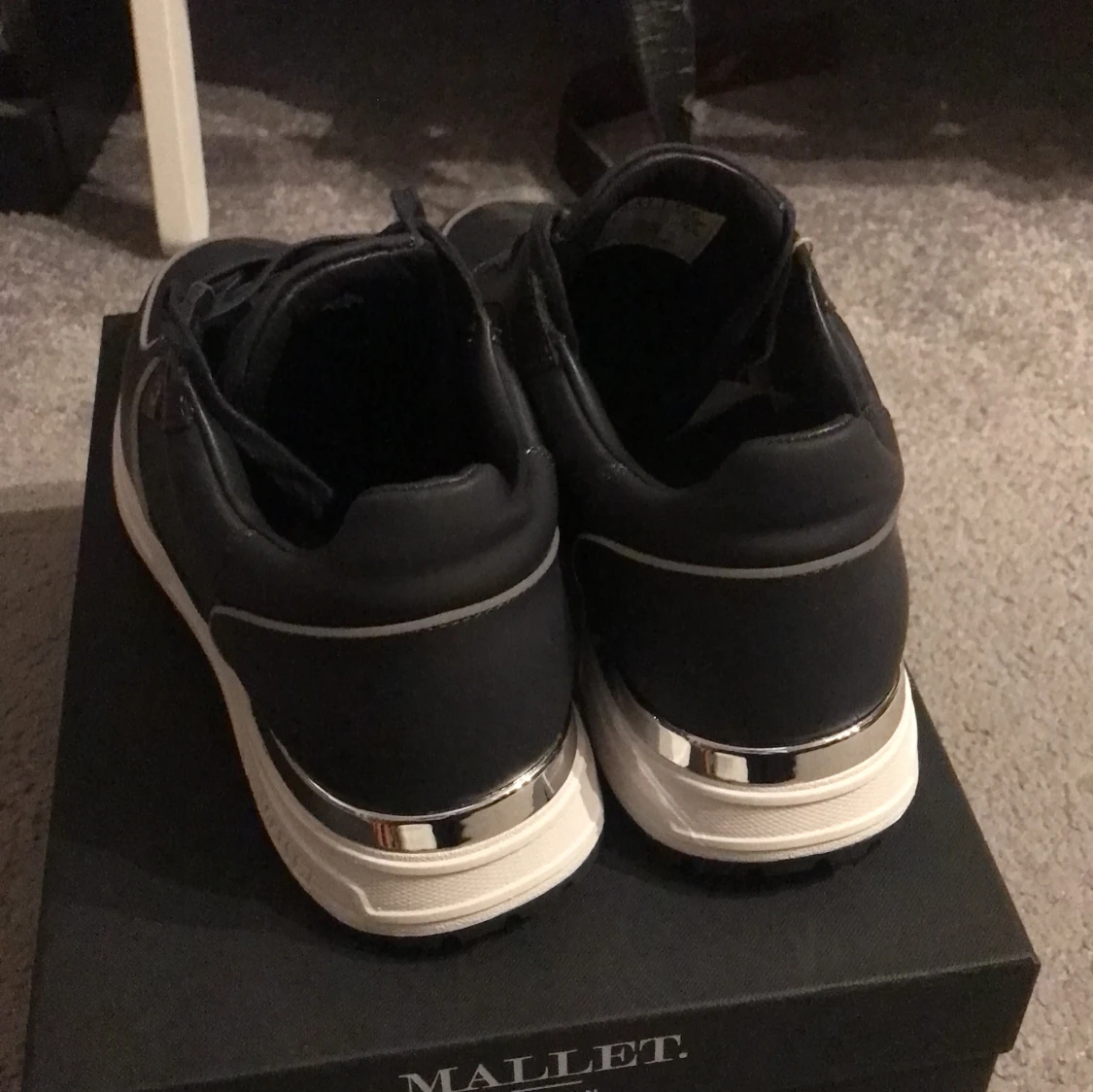 Mörk blå sneakers från Mallet - 2