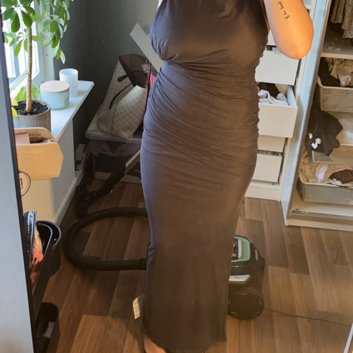 Grå långklänning - 1