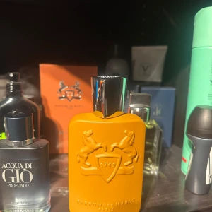 Parfym från Parfums de Marly - Tja behöver pengar till mina mopeder säljer den hyfsat billigt fick den i julas, knappt använd då jag föredrar mina andra perfymer, passar inte priset så kan vi diskutera om de! Snabb affär billigare/ mvh sigge!!!!!!!!!’