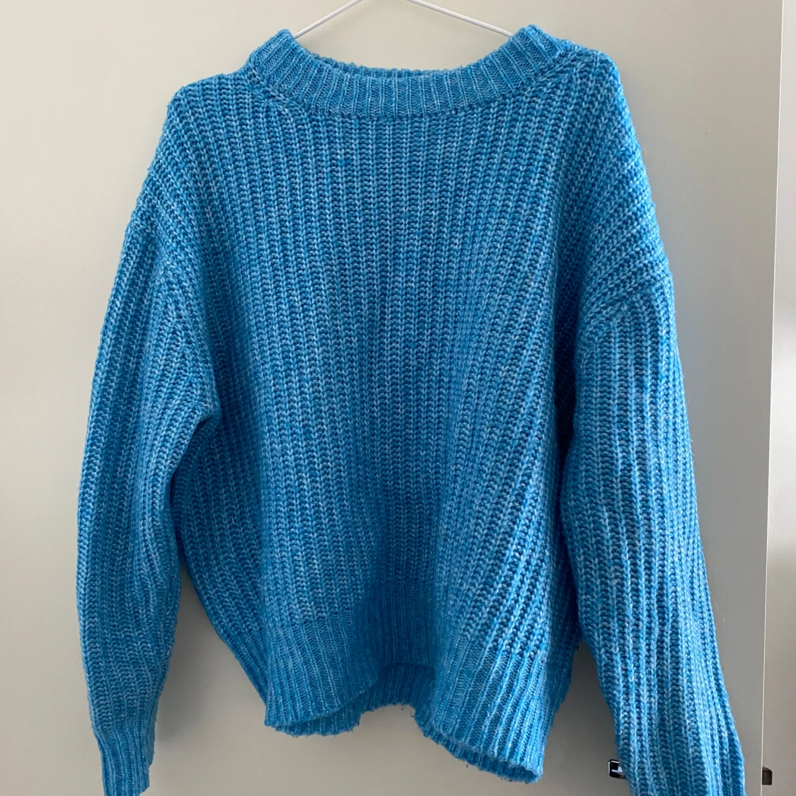 Blå stickad tröja från 157