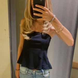 Bandeau topp  - Så snygg topp med slit där bak🎀