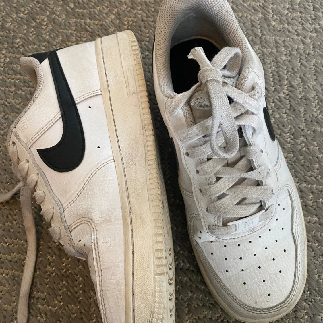 Nike Air Force i vitt och svart - 1