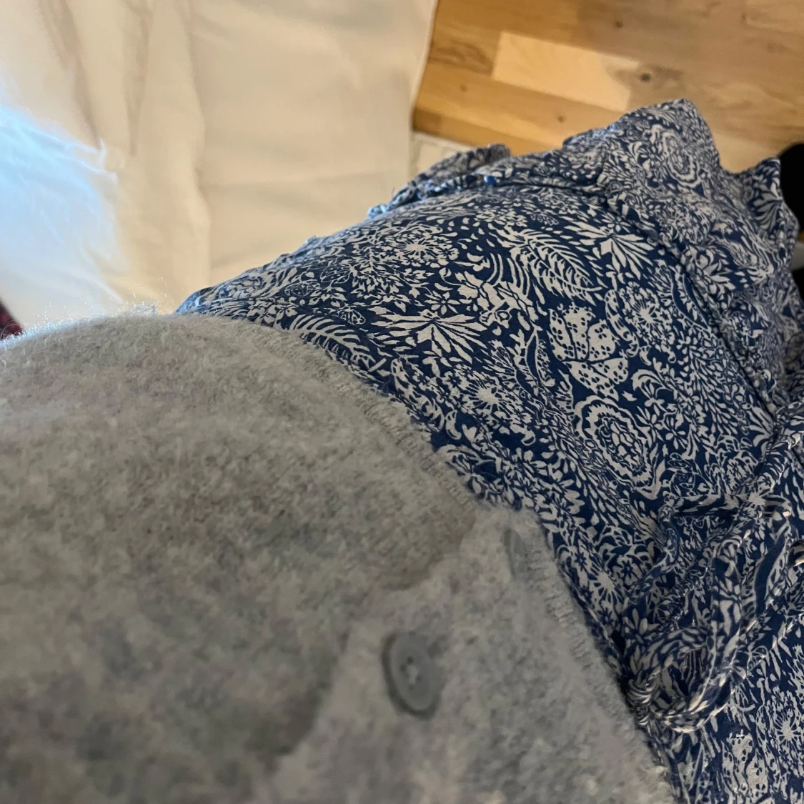 Mönstrad byxkjol i blått och vitt - 3