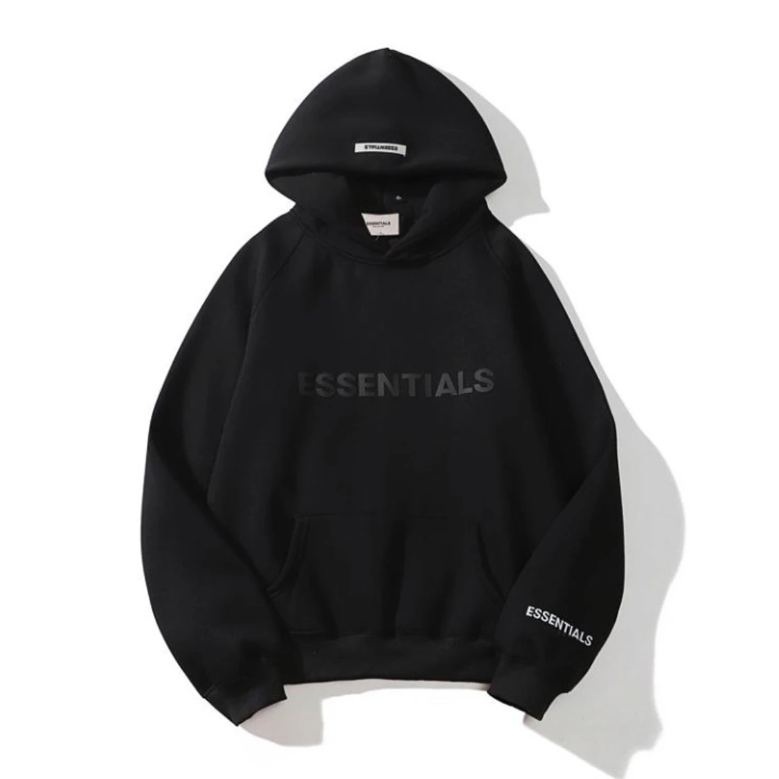 Svart hoodie från Essentials - 1
