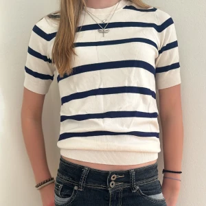 Zara topp - Snygg och basic zara topp som inte använts mycket🥰 Pris kan diskuteras!