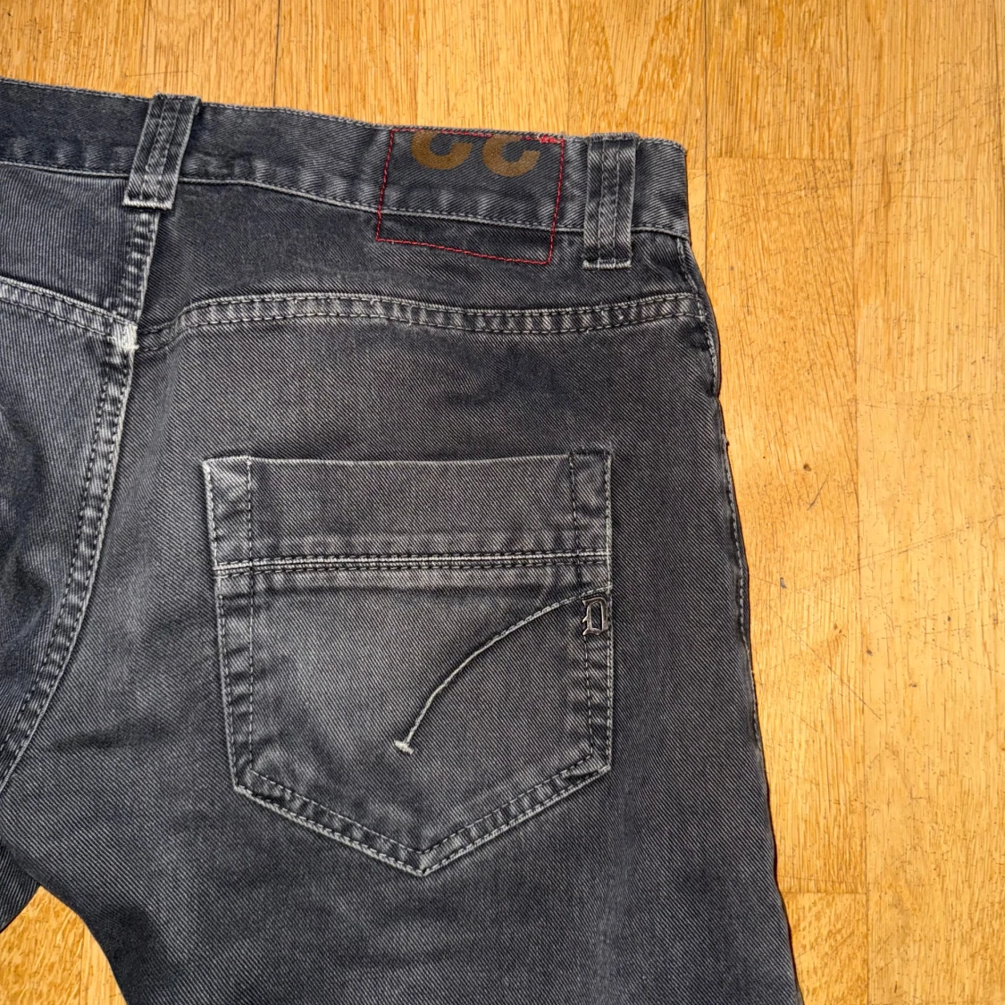 Gråa Dondup jeansbyxor