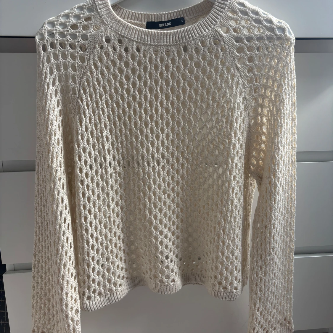 Beige stickad tröja från BikBok - 1