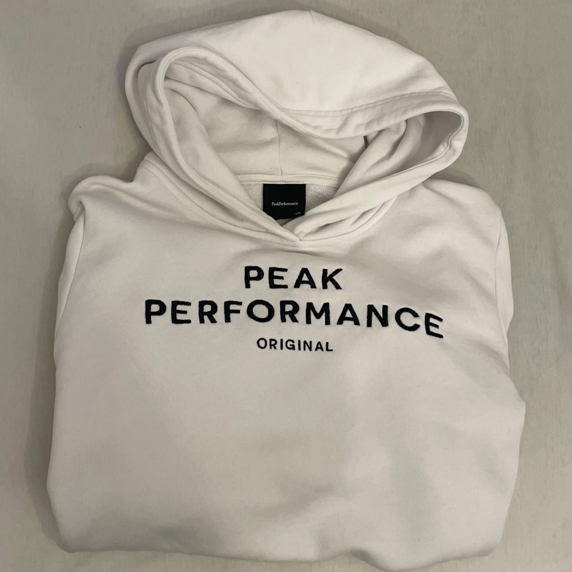 Vit hoodie från Peak Performance