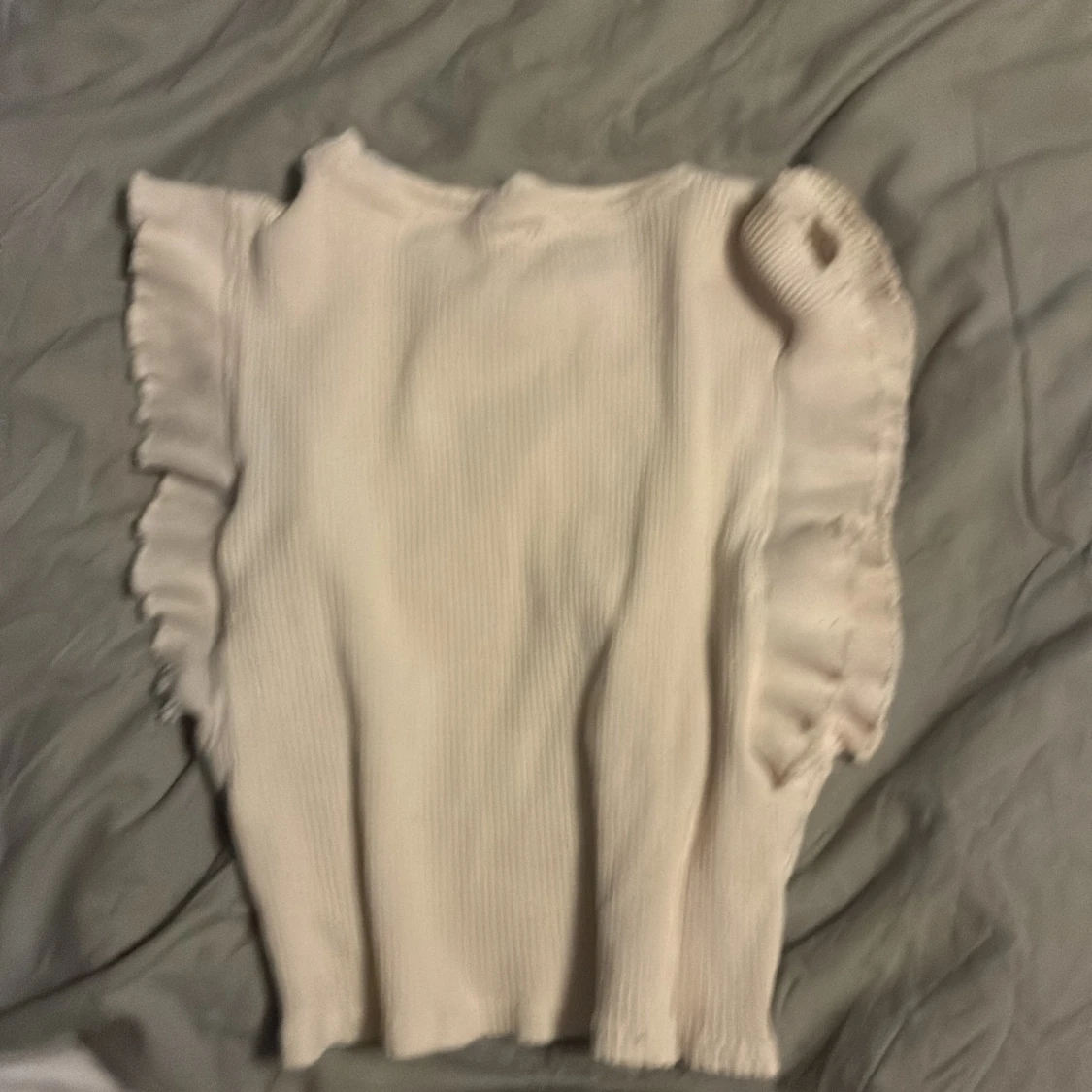 Ribbade toppar med volangärmar - 4