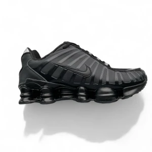 Nike Shox Thermocreative EU44 – Skifter farve! 🔥 - Nike Shox Thermocreative 🔥  Size: EU 44 / US 10 📏 	•	længde: ca. 29 cm 	•	passer true to size 	•	brugt få gange  Condition: Rigtig god stand – let slid omkring skoen, men ingen skader ✅  Farve: Sort – skifter til blå ved varme 🔥🌀  Kommer fra et røgfrit og dyrefrit hjem 🚭🐾 Sender samme dag som købet 📦⚡  Spørg endelig, hvis du har spørgsmål! 💬  #nikeshox #sneakers #streetwear #hypebeast #blackshoes #thermocreative #colorshift