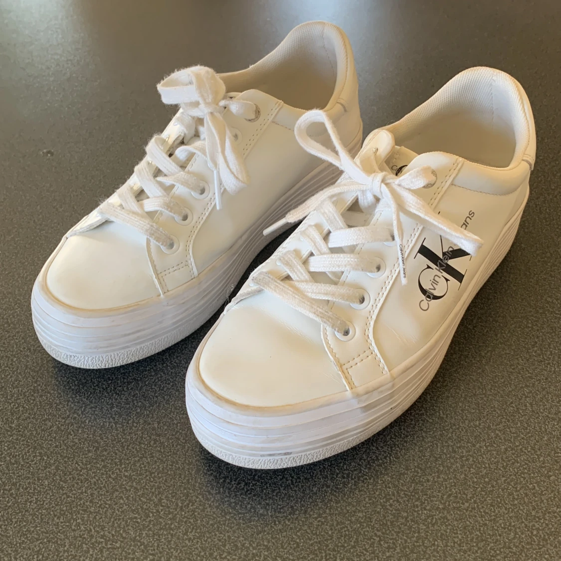 Vita sneakers från Calvin Klein Jeans