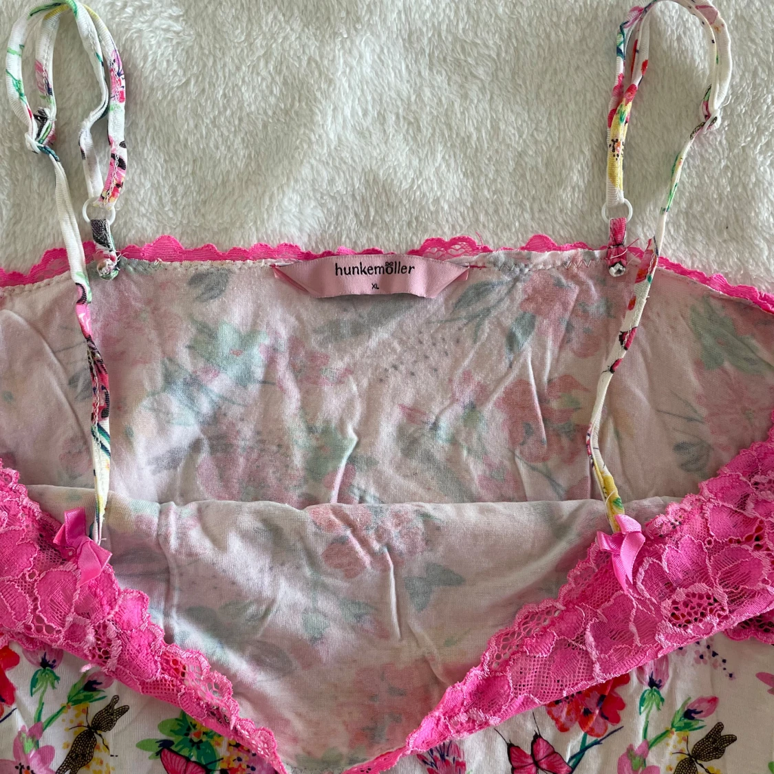 Blommig kortklänning med spets från Hunkemöller - 2