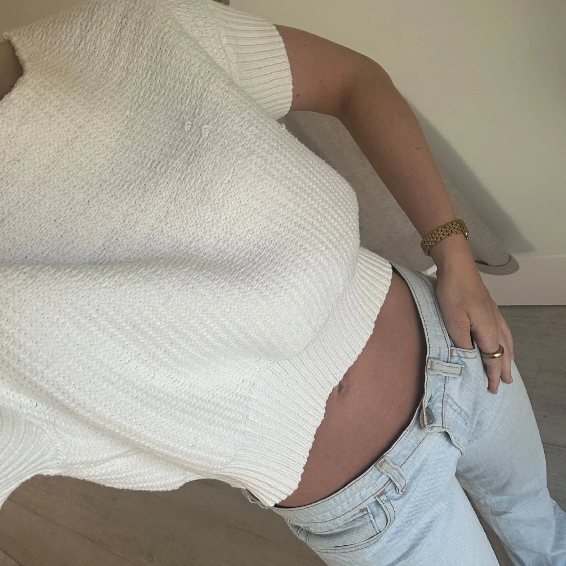 Vit croppad stickad tröja