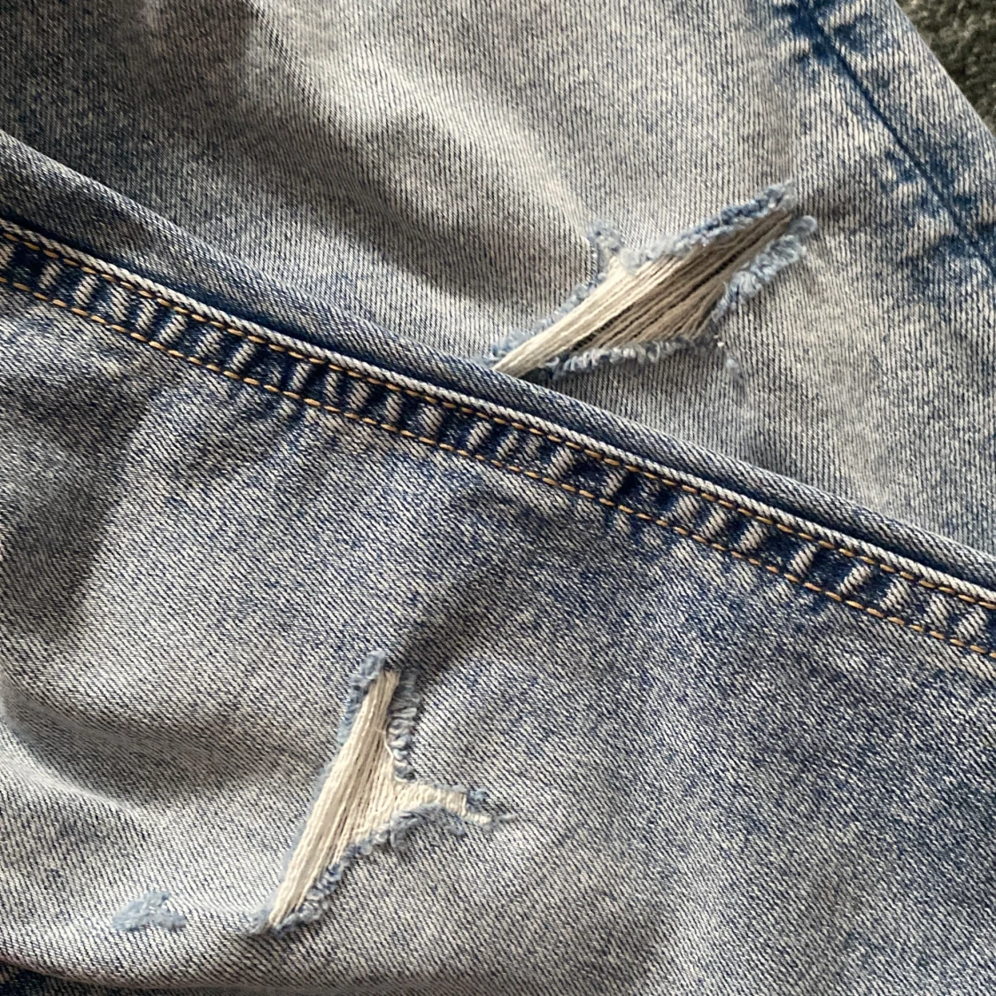 Blå bootcut lowrise jeans från Gina Tricot - 3