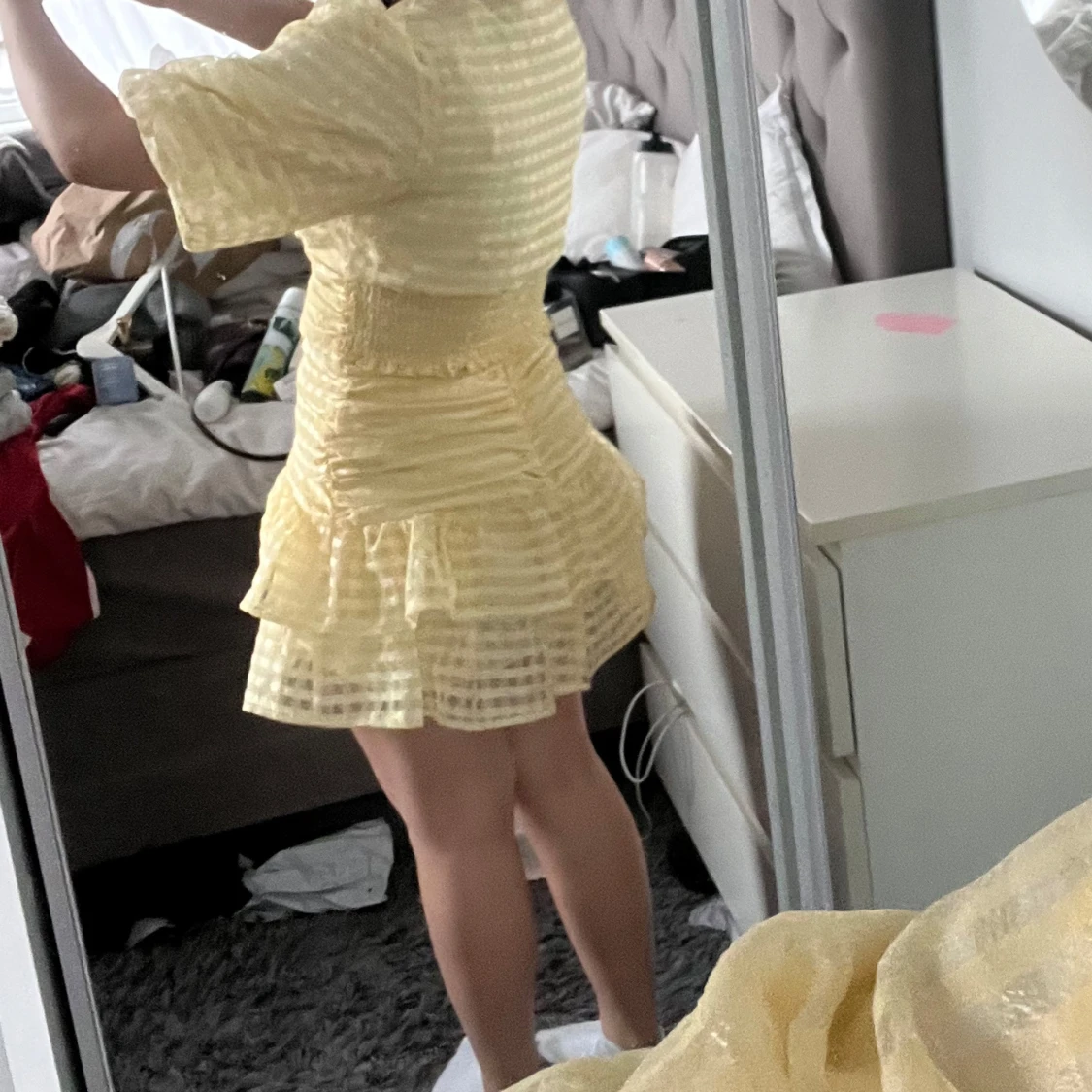 Gul volangklänning från Gina Tricot - 2