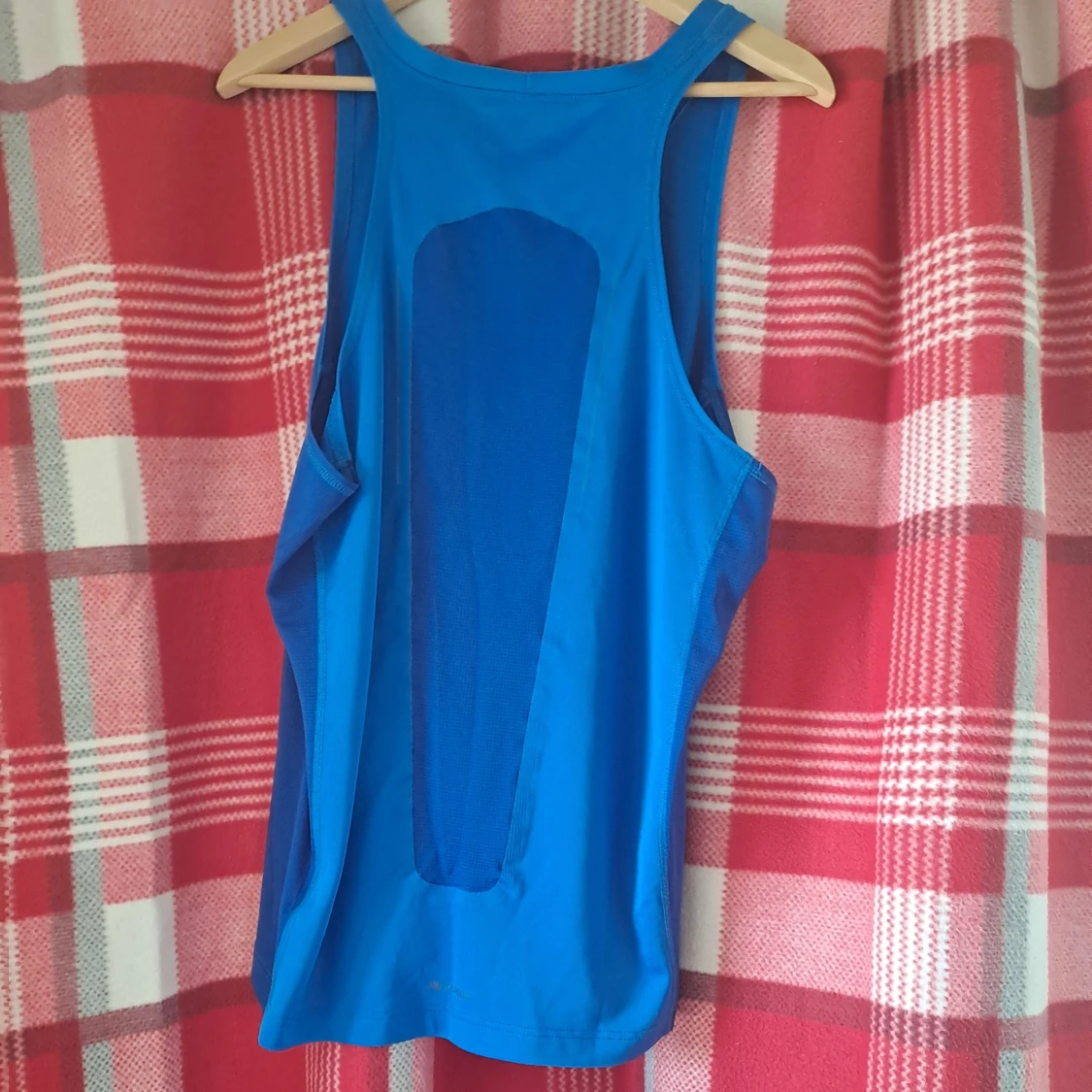 Blå träningstopp från Peak Performance - 1