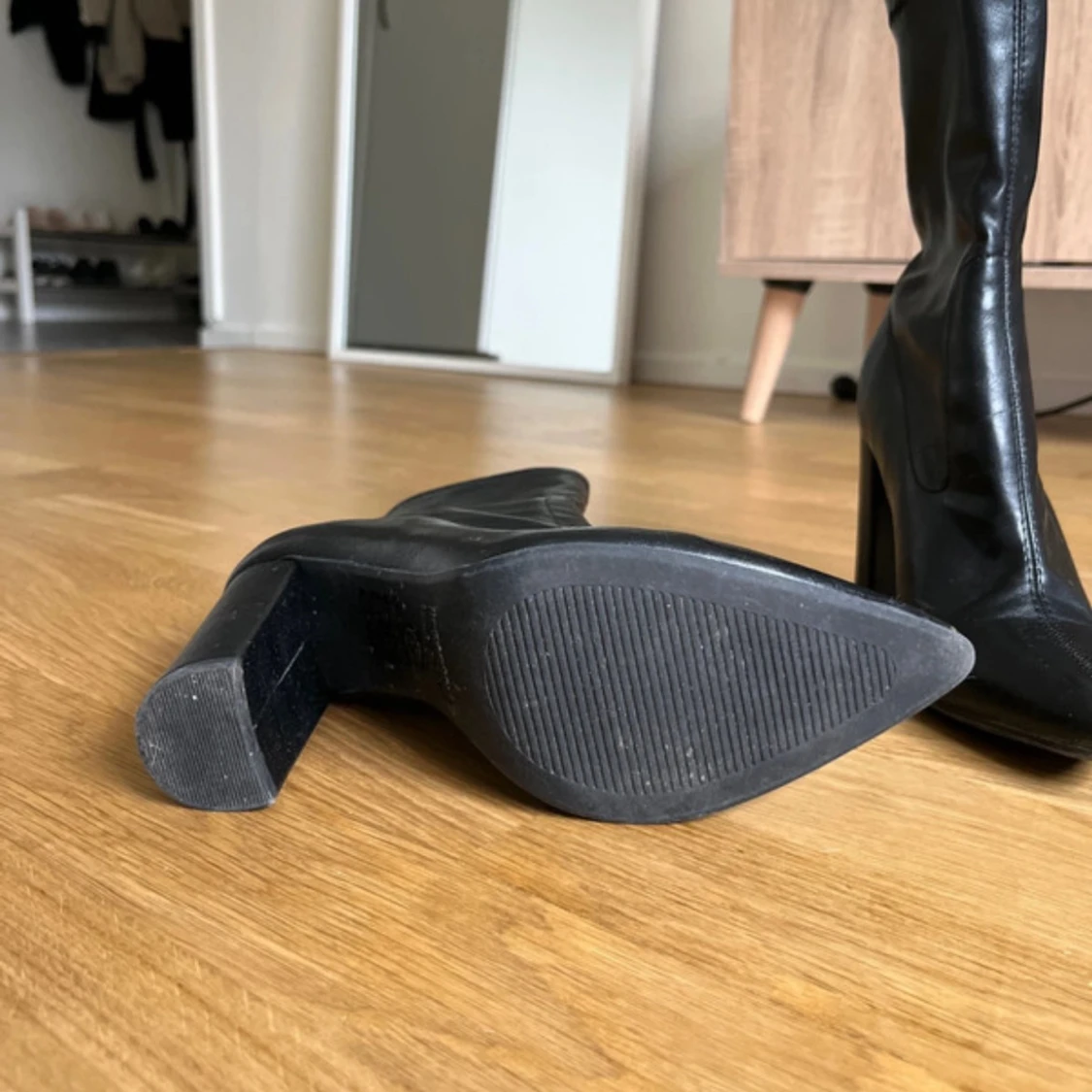 Svarta boots med klack och spetsig tå - 3