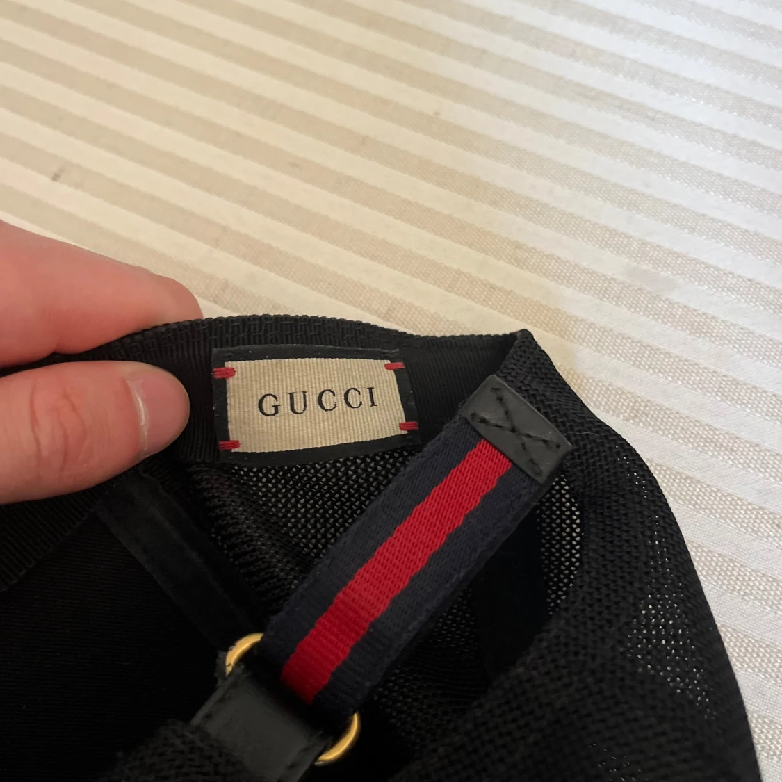 Svart keps från Gucci med orm-motiv - 4