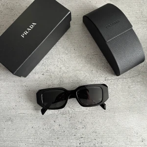 Solglasögon  - Helt ny