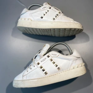 Valentino skor - Hej! Säljer nu mina skor från märket Valentino, storlek 36 bra skick, givetvis äkta. Tveka inte på att höra av dig om du har frågor eller funderingar kring skorna! 