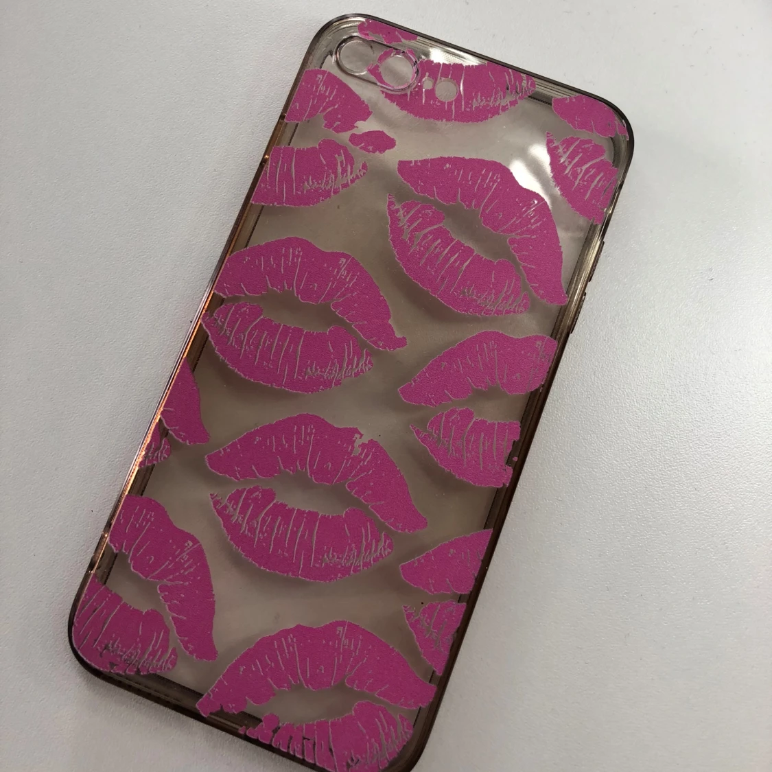 Mobilskal med rosa läppar - 1