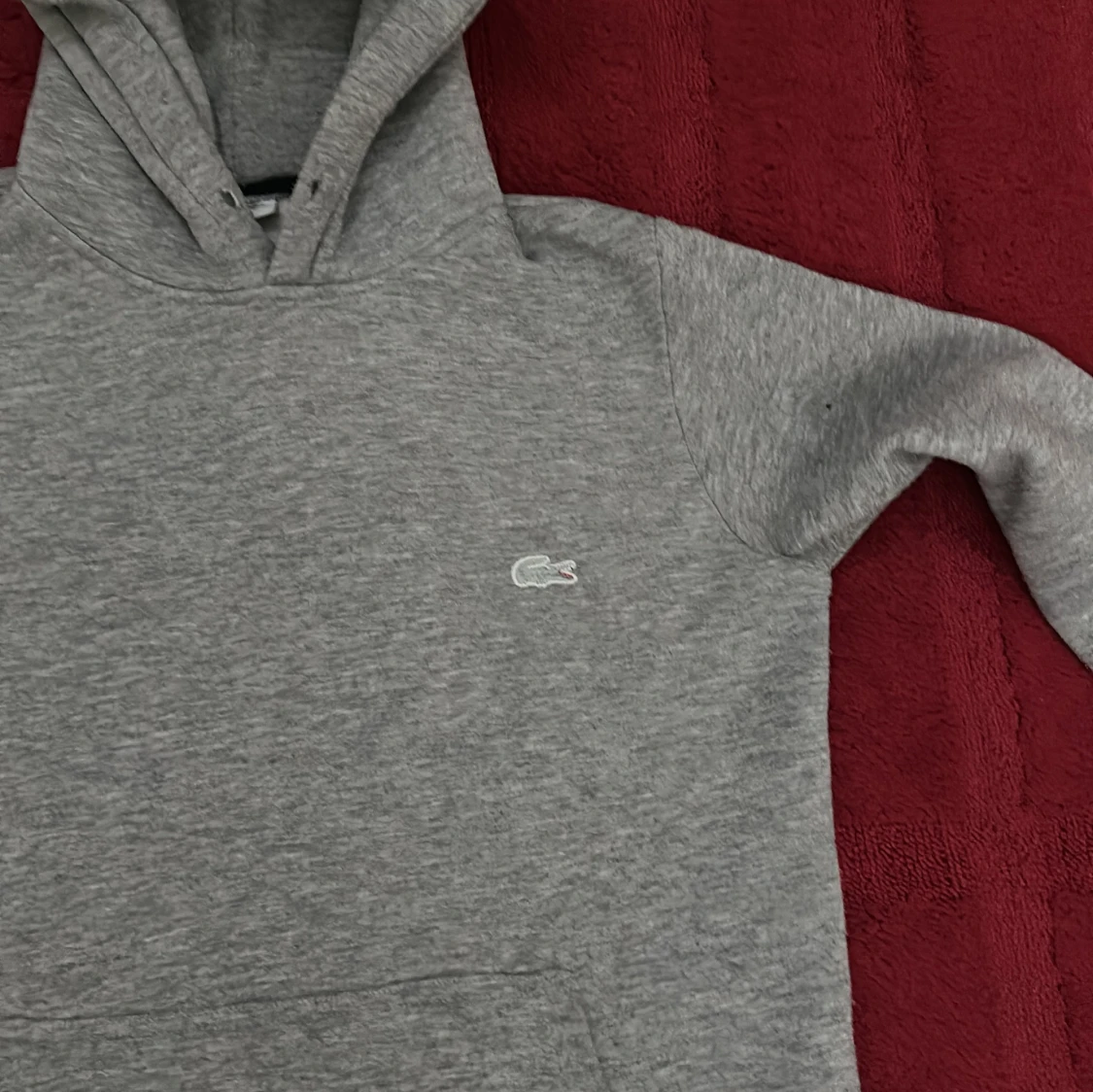 Grå hoodie från Lacoste - 1