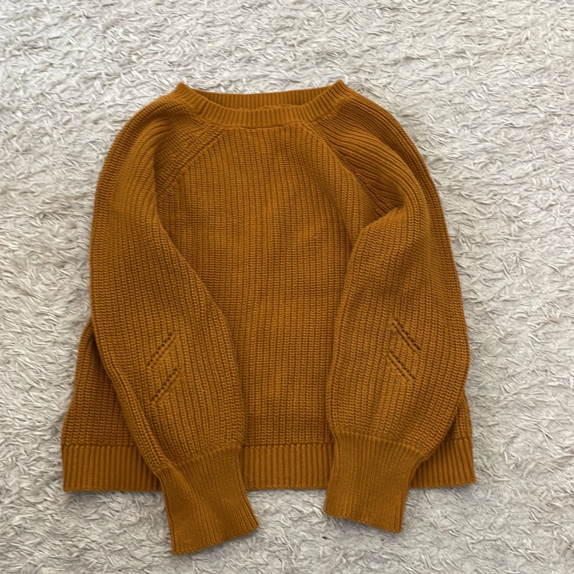 Senapsgul stickad tröja med mönster - 4