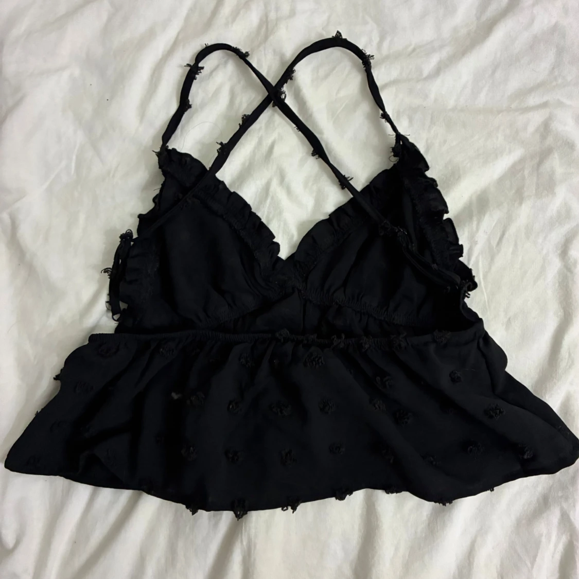 Svart linnetopp med volang och broderi - 3