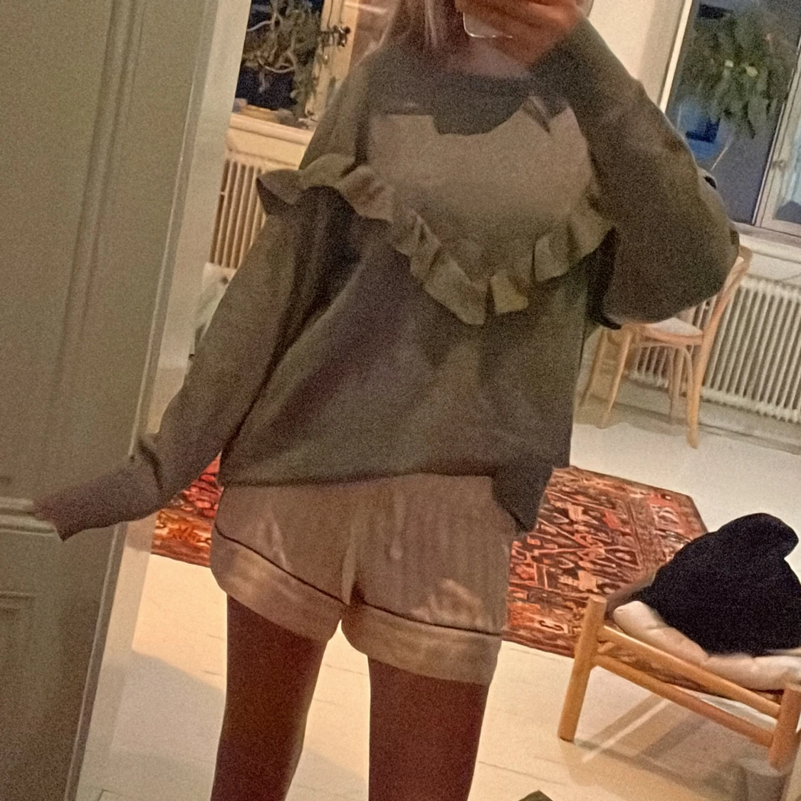 Grå volangtröja från H&M - 2