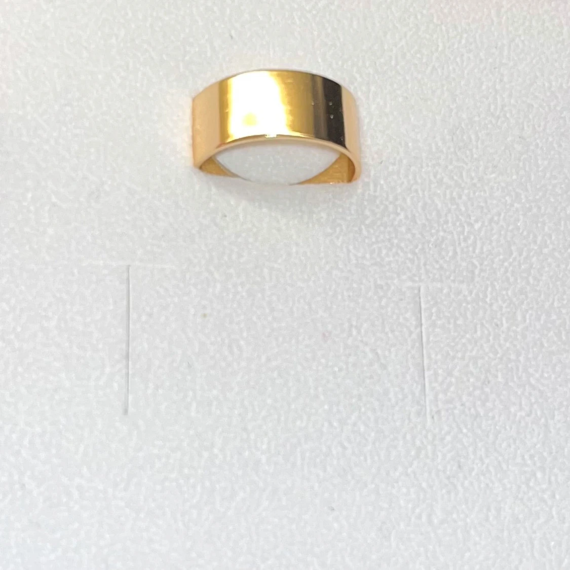Bred guldpläterad ring i minimalistisk stil - 1