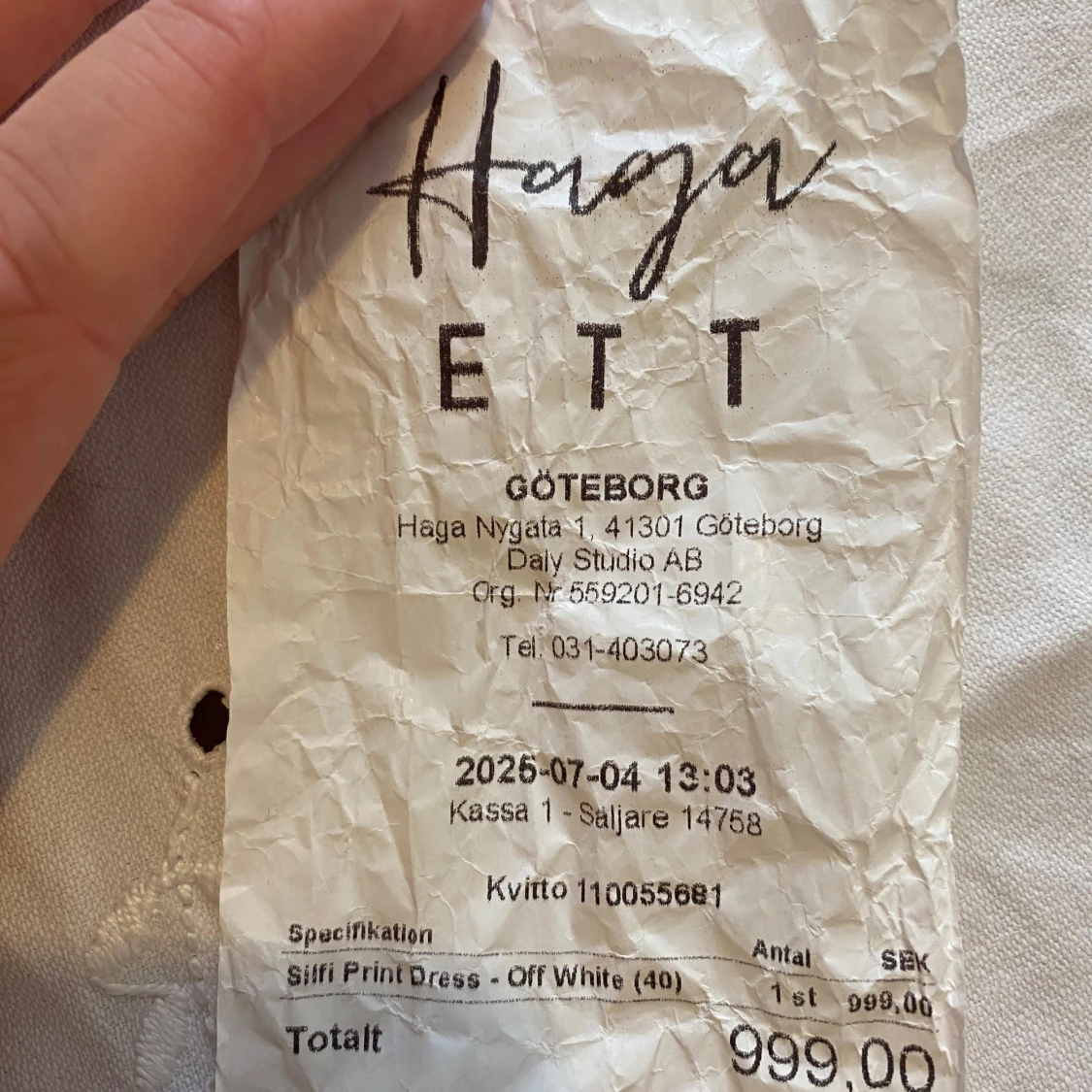 Vit långklänning med blommigt mönster - 2