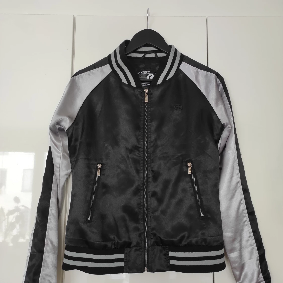 Svart och silver bomberjacka från Ecko Red