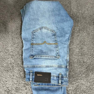Ljusblå diesel jeans - Snygga helt nya Diesel jeans i storlek 32/32. Använt 1-2 gånger max skick 9,5/10. Hör av dig om du har frågor, svarar snabbt :)