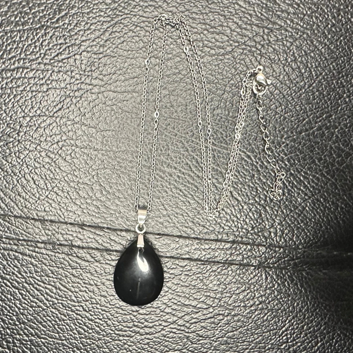 Nytt halsband i rostfritt stål med äkta droppformad obsidian - Ädelsten för skydd & balans - 1