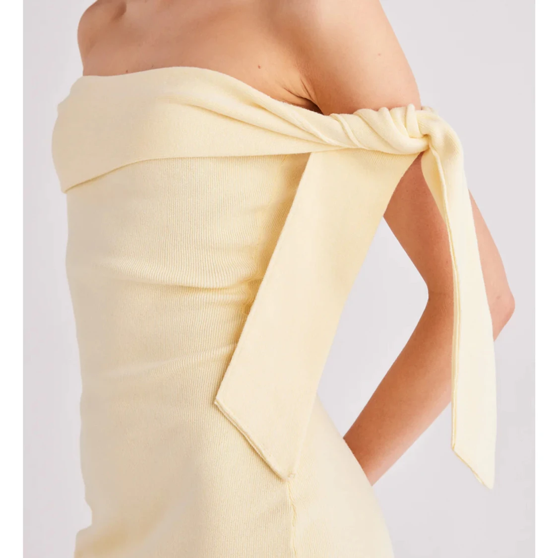 Ljusgul klänning  - 3