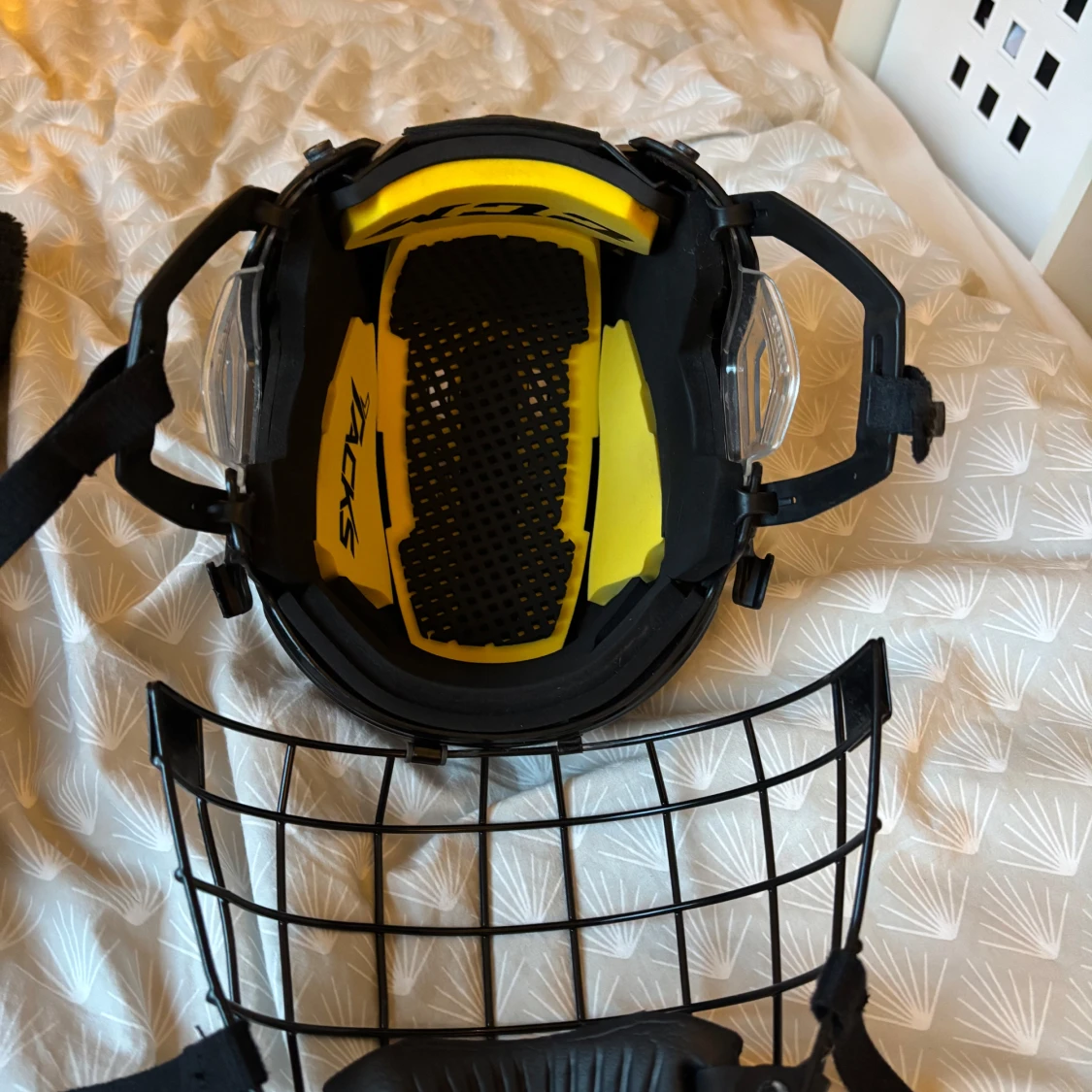 Hockeyhjälm - 2