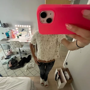 Fest topp från Zara - Superfin fest topp från Zara med inga defekter och passar perfekt till finare tillställningar eller bara till vardags🩵🩵 skönt material!!❤️ skulle säga att den passar xs och xxs