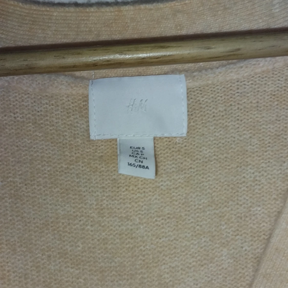 Beige kofta från H&M med knappar - 3