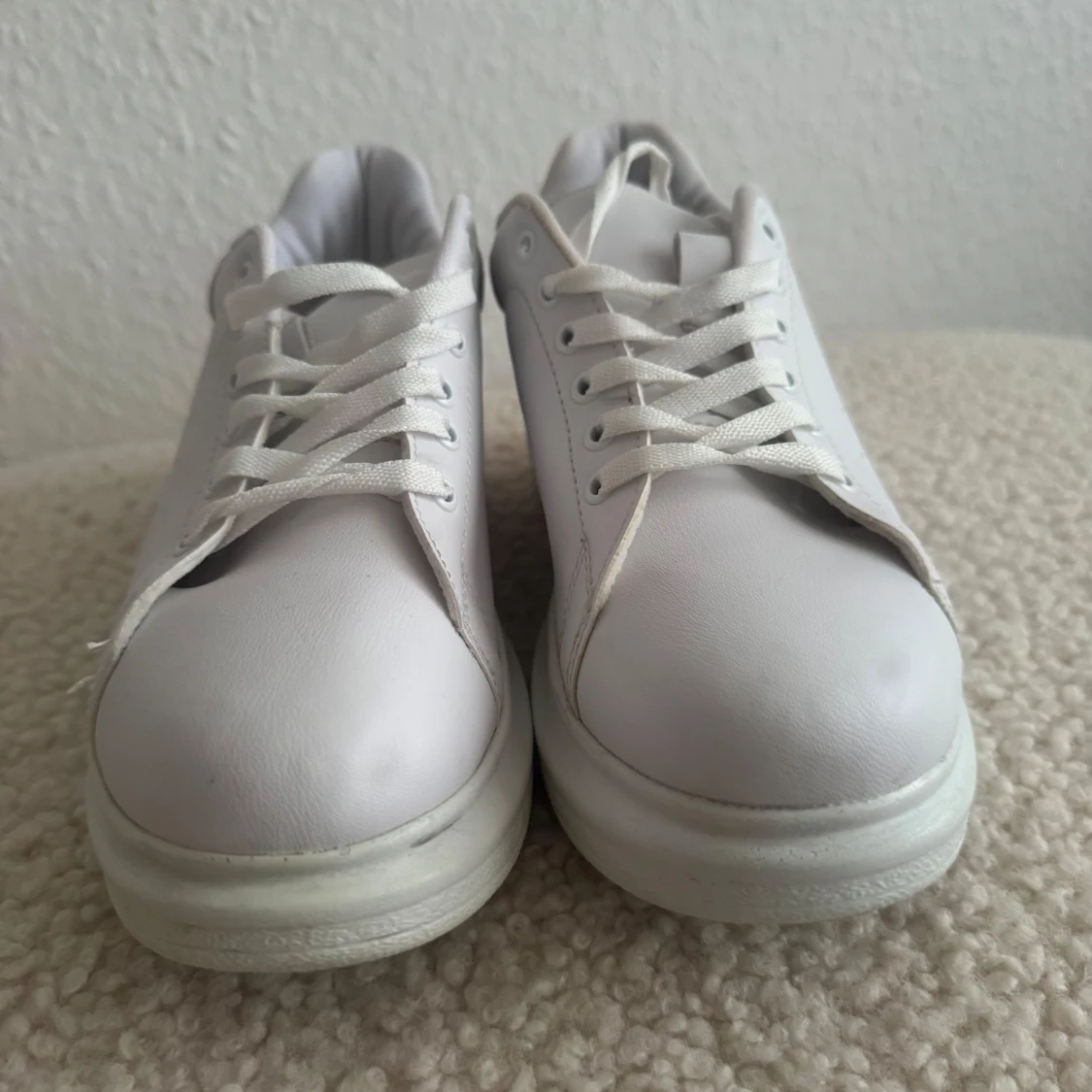 Vita sneakers från NLY Shoes strl 37