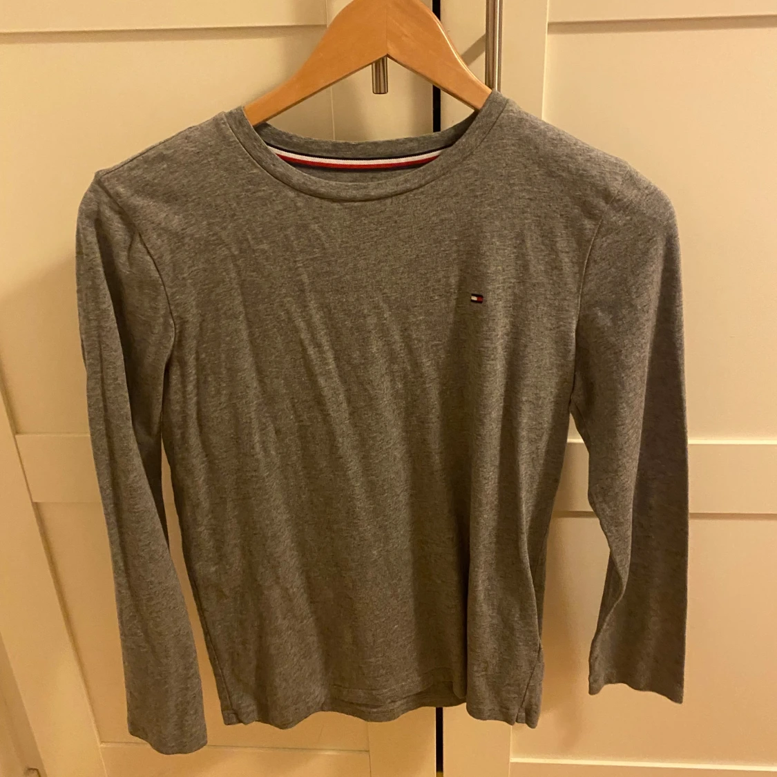 Grå långärmad tröja Tommy Hilfiger