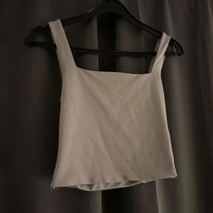 Grått linne med breda axelband - Skönt linne 