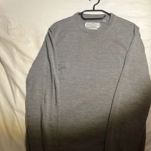 These glory days merino tröja - Säljer nu min these glory days tröja som inte passar mig längre. Den är i 9/10 skick utan flaws och den passar någon som är runt 180. Vid frågor elelr bytesförslag är det bara att skriva