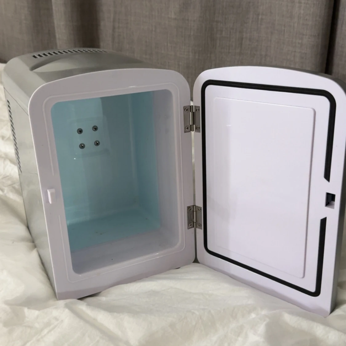 Sminkkylskåp i silver - 1