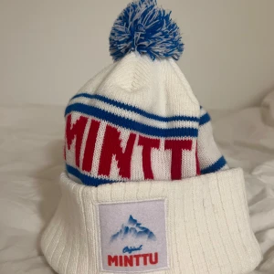 Mintu mössa  - Använd fåtal gånger! I superbra skick!