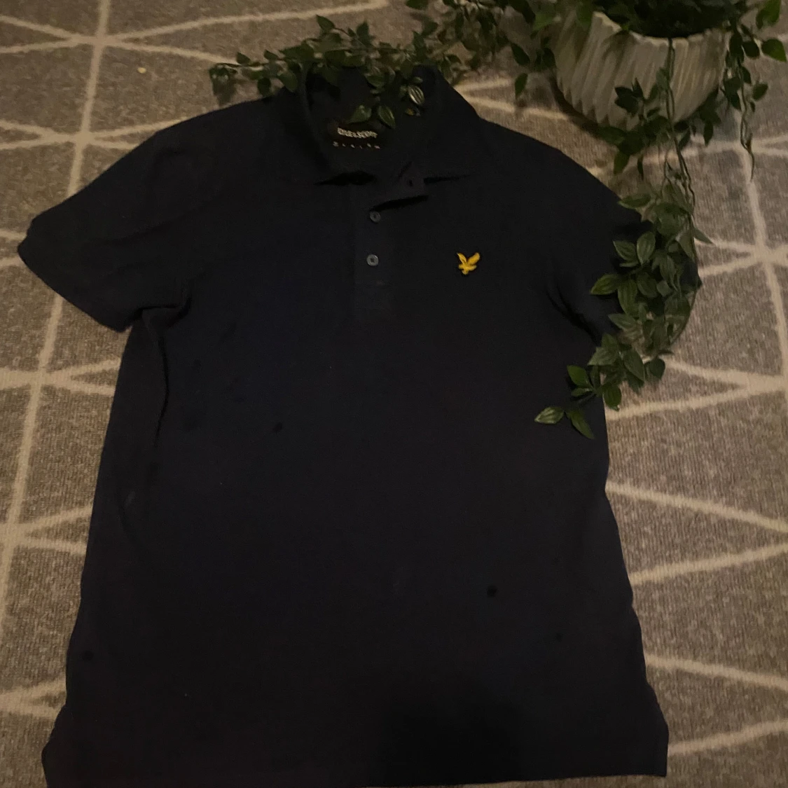 Mörk/Marinblå piké T-shirt från Lyle & Scott