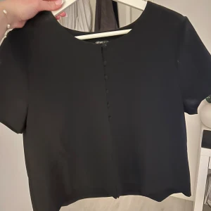 Kostymblus från ginatricot - Använd en gång, slutsåld på ginas hemsida, passar M/L 