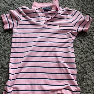 Rosa rl pique - Tjena! Säljer denna skit sköna och feta rosa piquen från Ralph lauren. Ställ frågor. XS