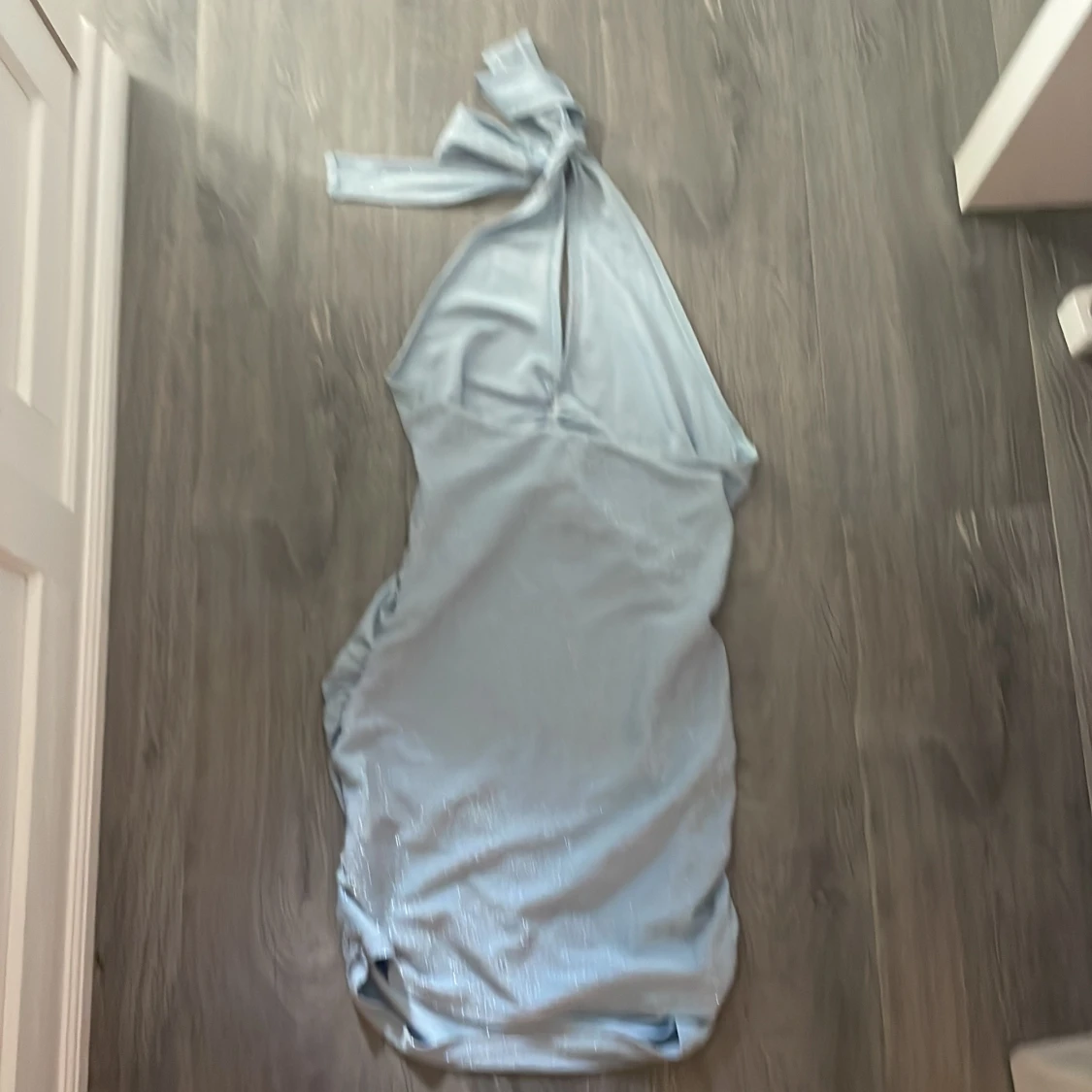 Ljusblå glittrig klänning - 1